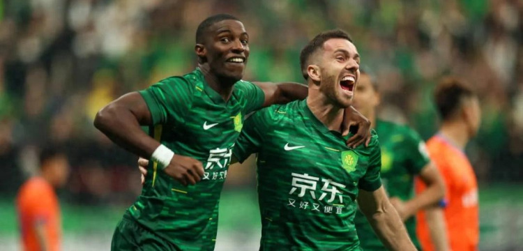 记者：如今国脚级球员税后拿100万甚至几十万年薪越来越普遍